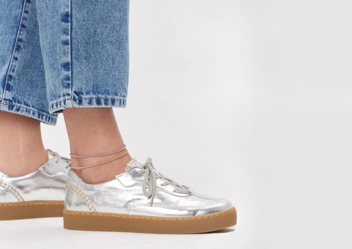 Bransoletka na nodze